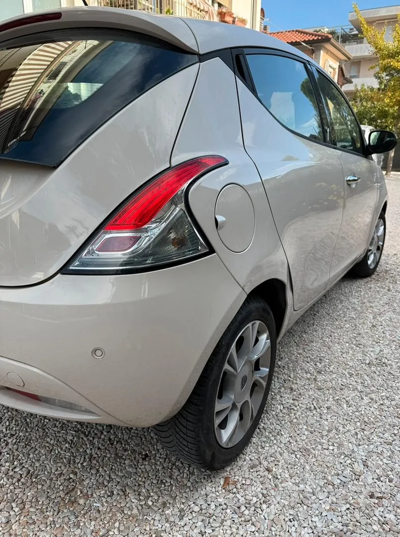 Lancia Ypsilon 2016 photo 3