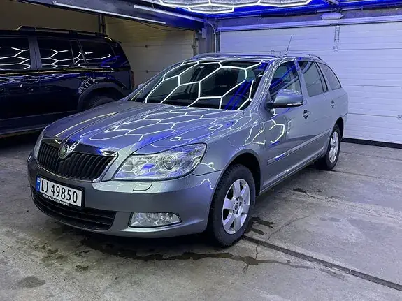 Skoda Octavia 2013 photo 2