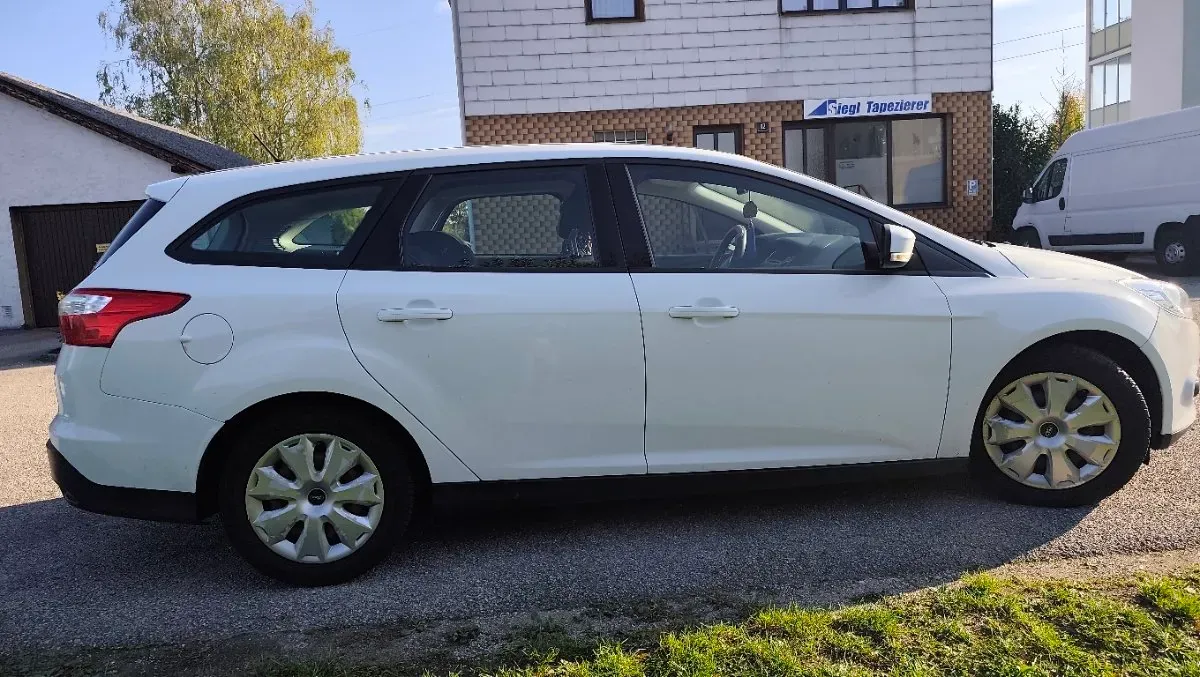 Ford Focus 2012 photo 2