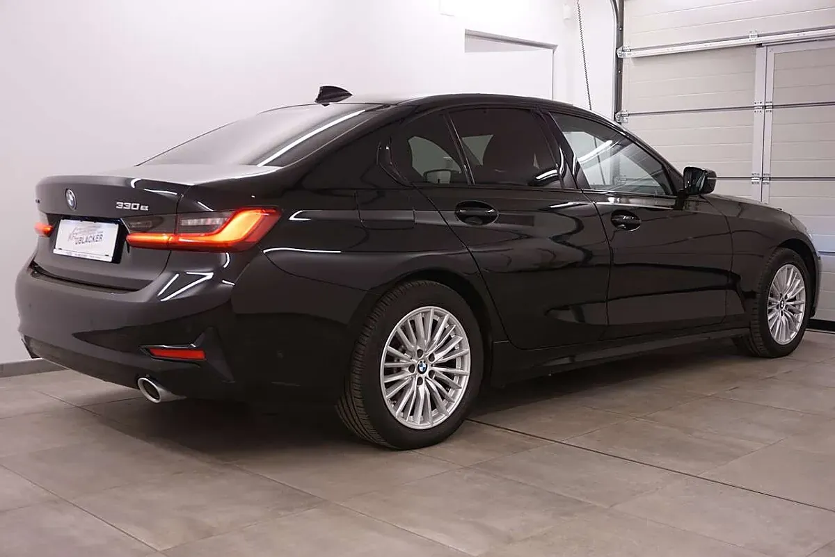 BMW 3 Series 2021 photo 2