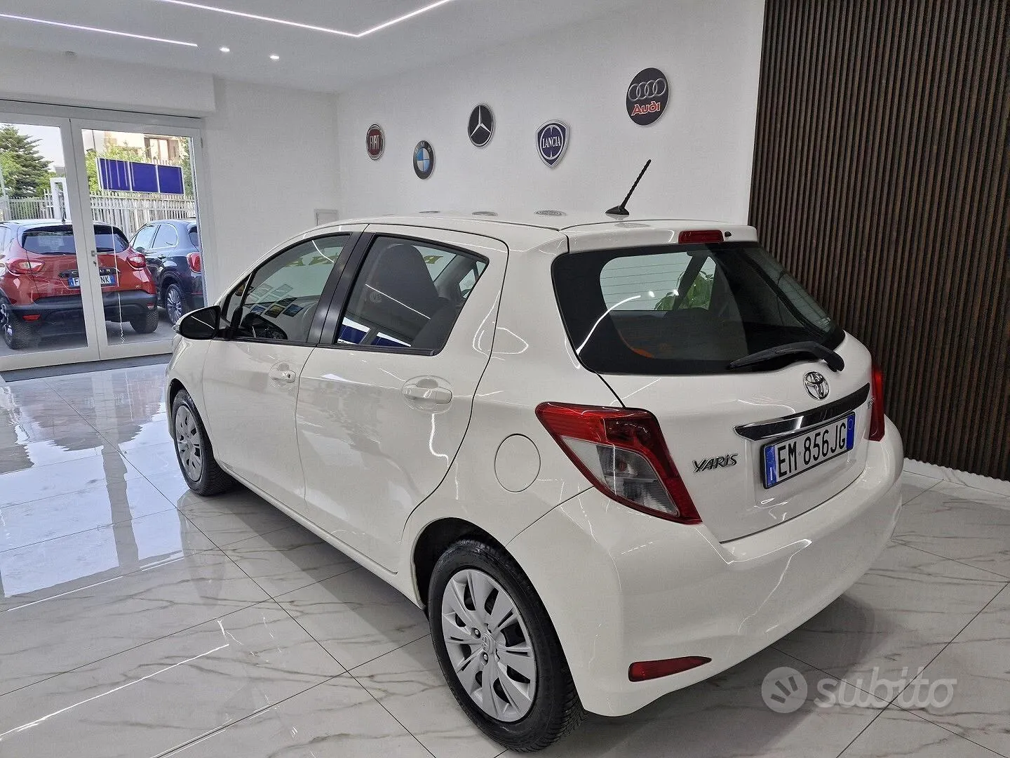 Toyota Yaris 2012 photo 4