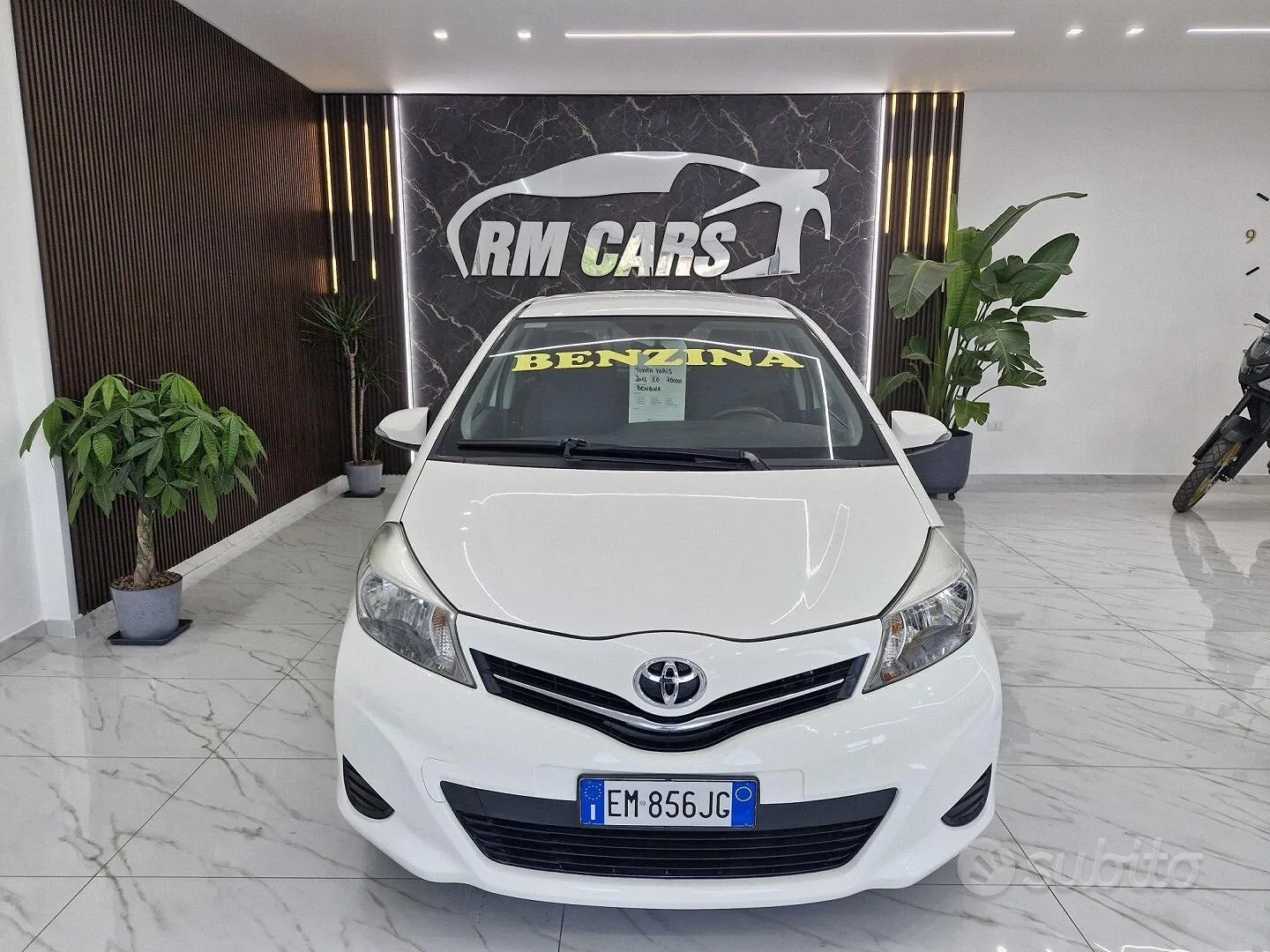 Toyota Yaris 2012 photo 2