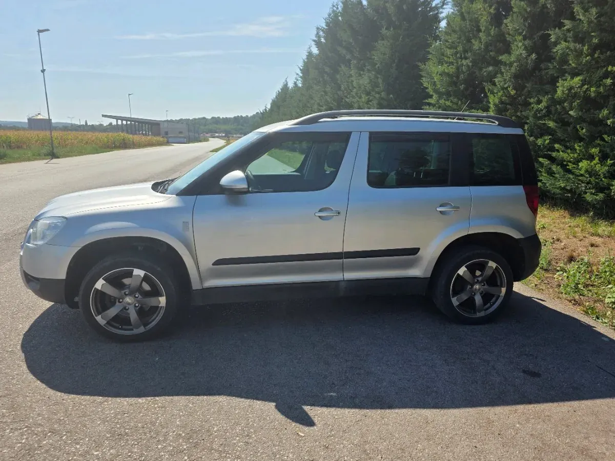 Skoda Yeti 2013 photo 2