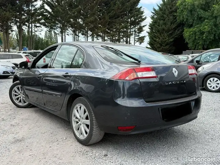 Renault Laguna 2011 photo 4