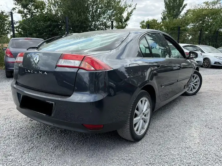 Renault Laguna 2011 photo 3