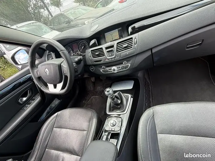 Renault Laguna 2011 photo 5