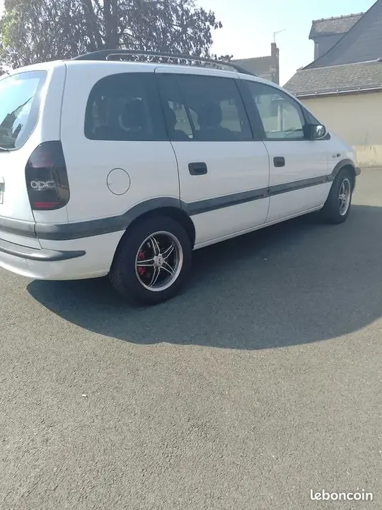 Opel Zafira 2001 photo 2