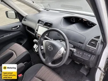 Nissan Serena 2014 photo 4