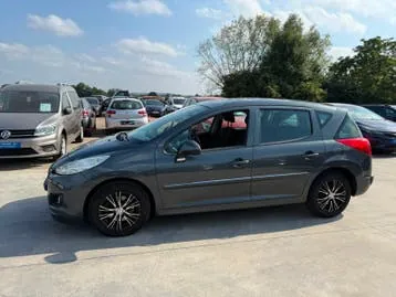 Peugeot 207 2012 photo 3