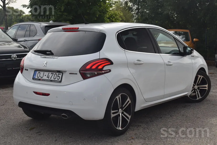 Peugeot 208 2015 photo 2
