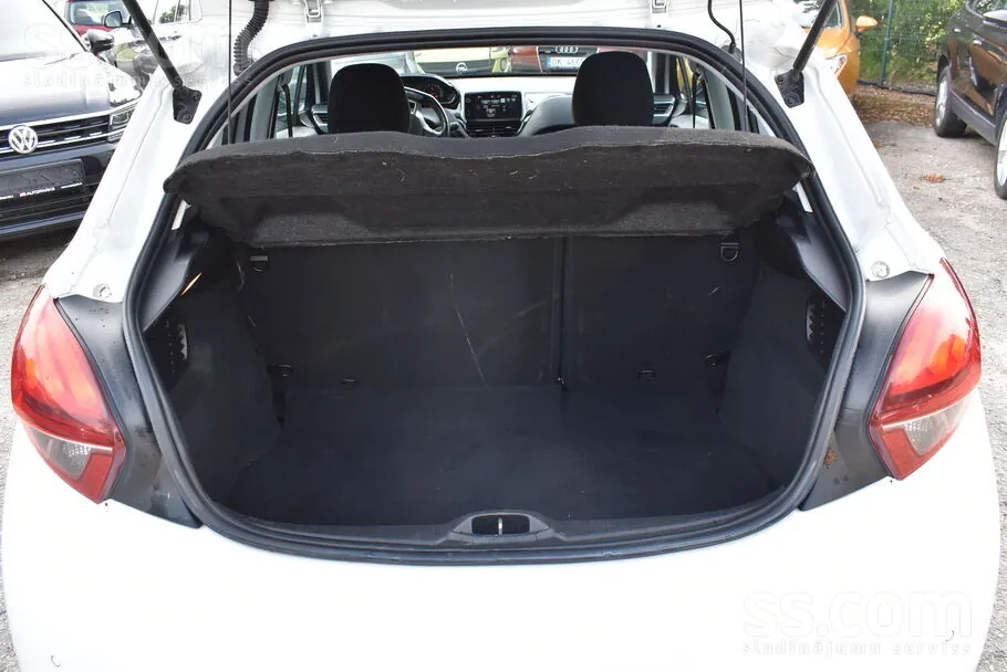 Peugeot 208 2015 photo 5