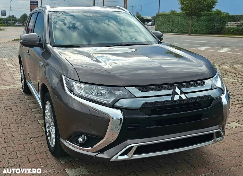 Mitsubishi Outlander 2019 photo 3