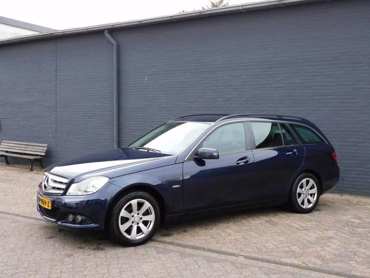 Mercedes-Benz C-Class 2012 photo 2