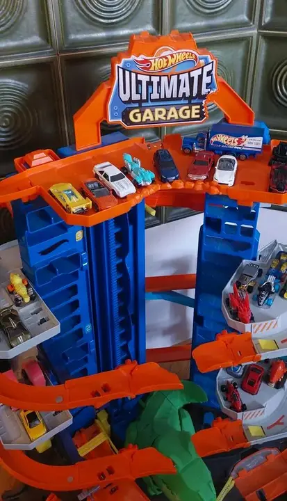 Hot Wheels Garage
