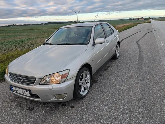Lexus Is200