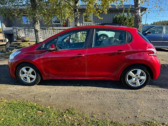 Peugeot 208 2014 photo 3