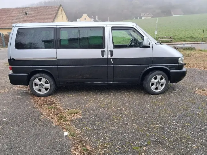 Volkswagen Caravelle 2001 photo 2