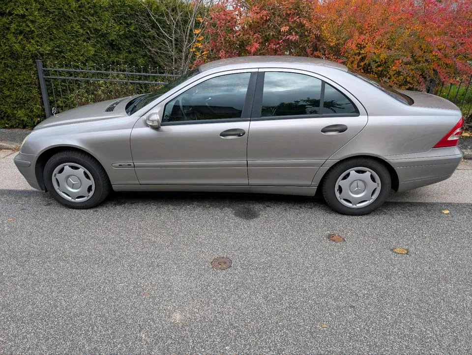 Mercedes-Benz C180