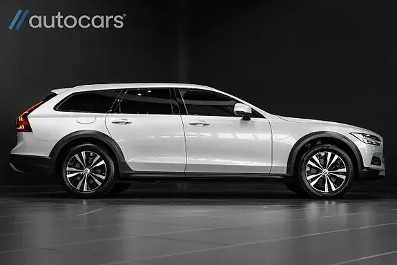 Volvo V90 Cross Country 2022 photo 2