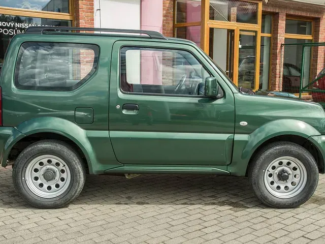 Suzuki Jimny 2012 photo 2
