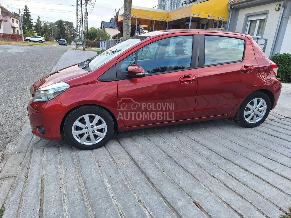 Toyota Yaris 2012 photo 2