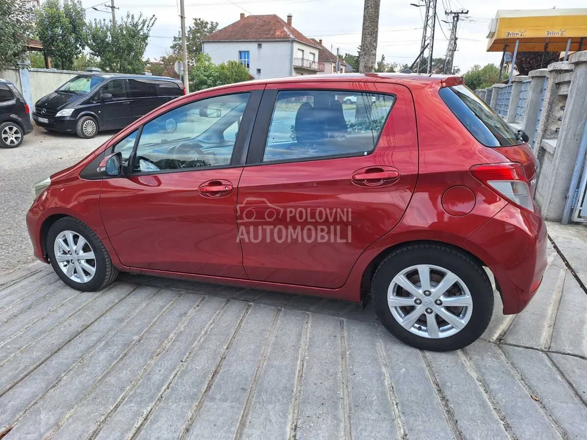 Toyota Yaris 2012 photo 3