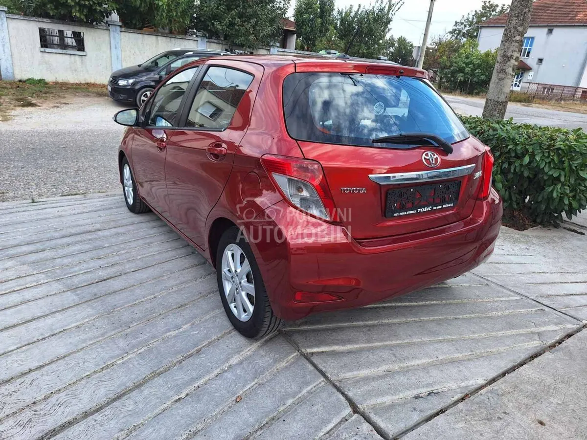 Toyota Yaris 2012 photo 5