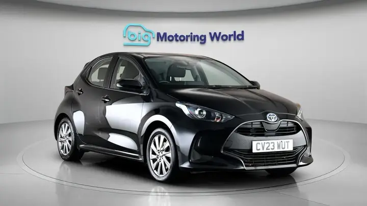 Toyota Yaris 2023 photo 2