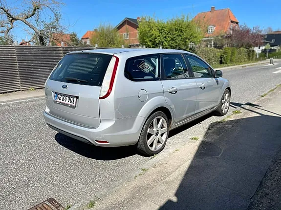 Ford Focus 2010 photo 3
