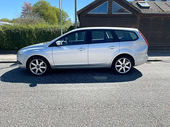 Ford Focus 2010 photo 4