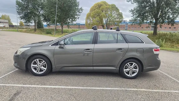 Toyota Avensis 2009 photo 2