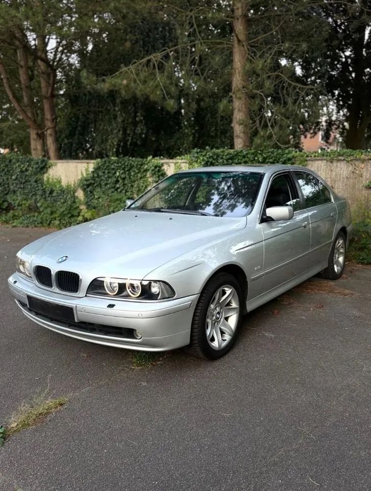 BMW 525I
