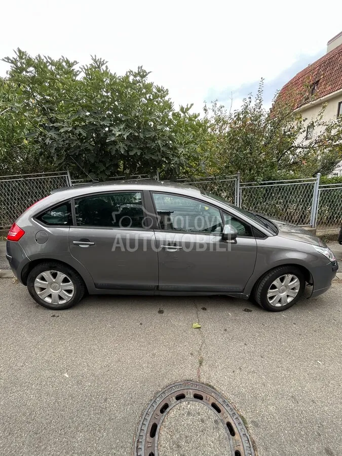 Citroen C4 2010 photo 2
