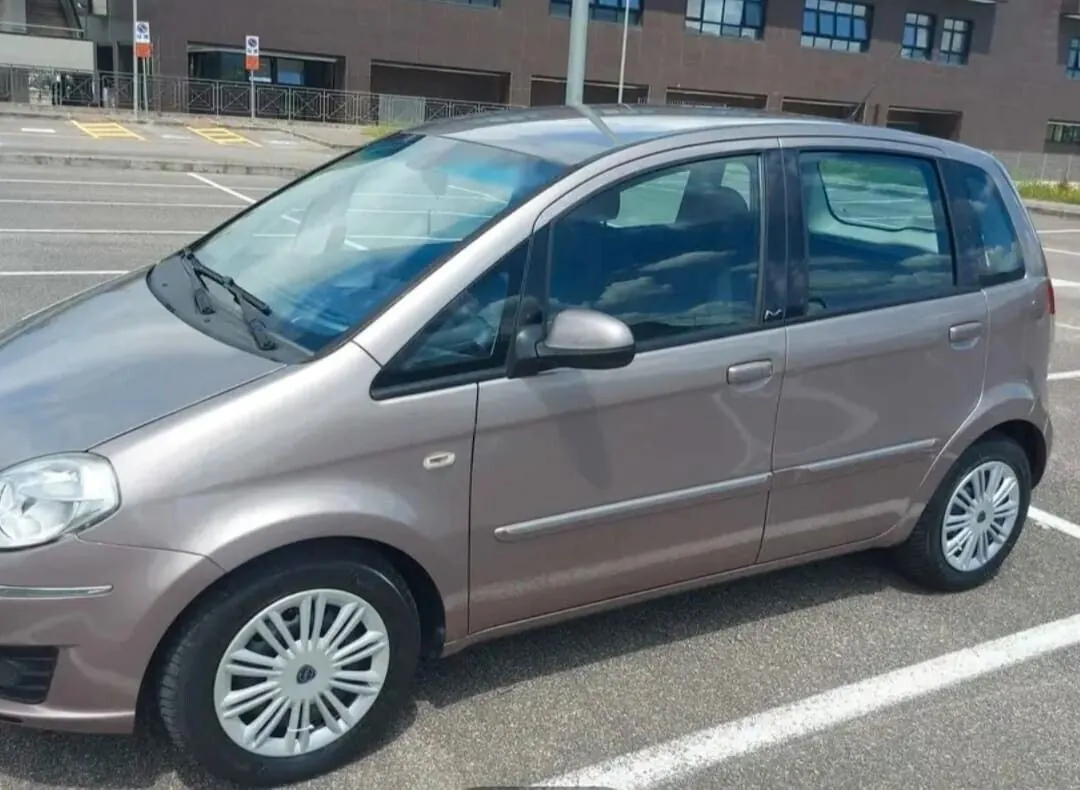 Lancia Musa 2011 photo 4