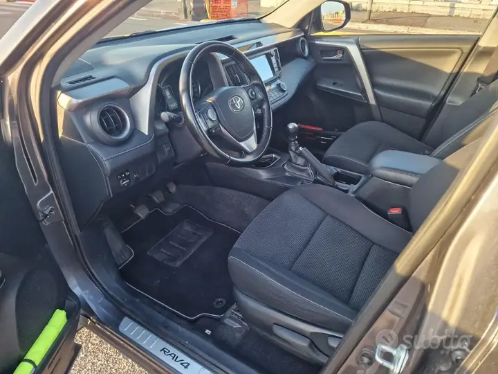 Toyota Rav4 2017 photo 5