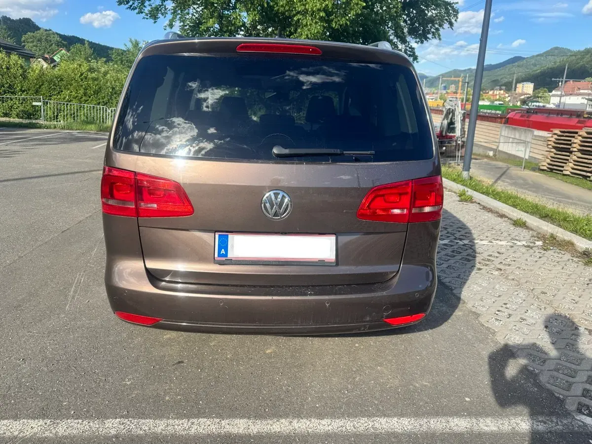 Volkswagen Touran 2011 photo 3