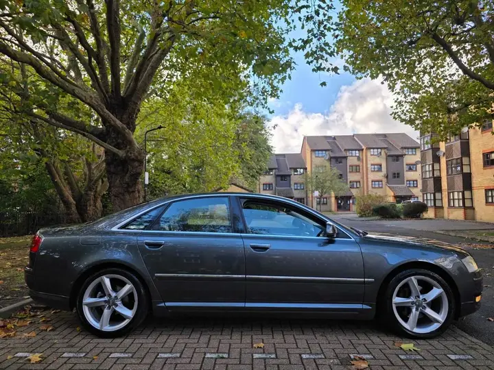 Audi A8 2007 photo 2