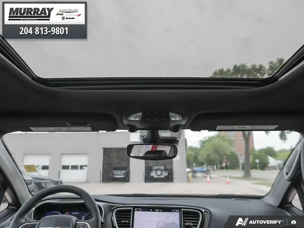 Chrysler Pacifica 2025 photo 5