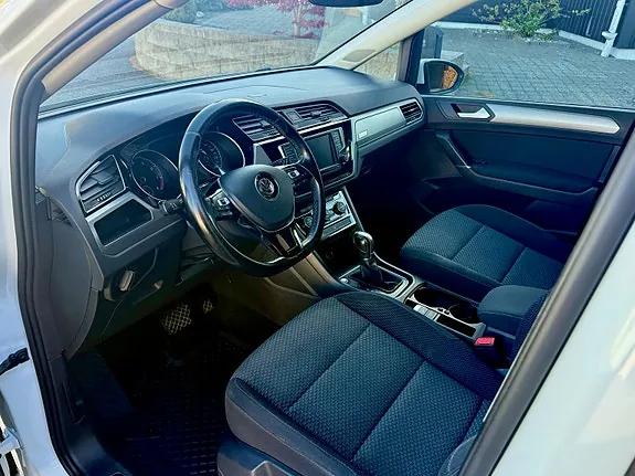 Volkswagen Touran 2017 photo 3