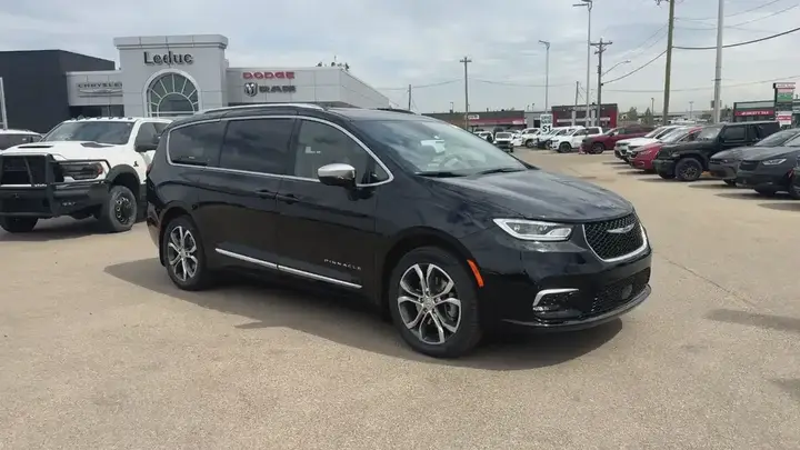 Chrysler Pacifica 2026 photo 2