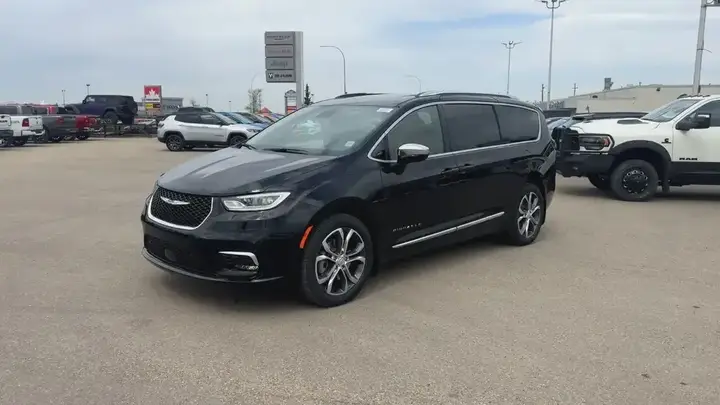 Chrysler Pacifica 2026 photo 3