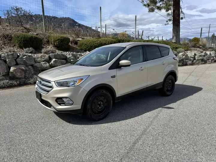 Ford Escape 2017 photo 2
