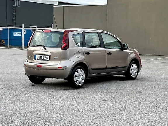 Nissan Note 2011 photo 4