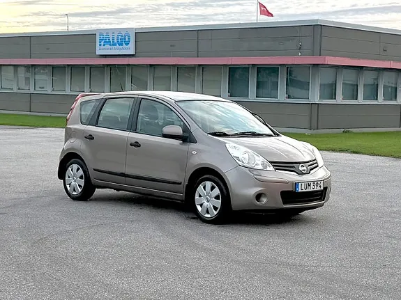 Nissan Note 2011 photo 2