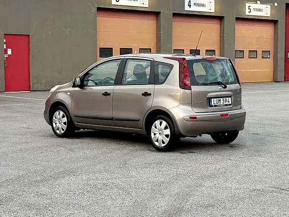 Nissan Note 2011 photo 3