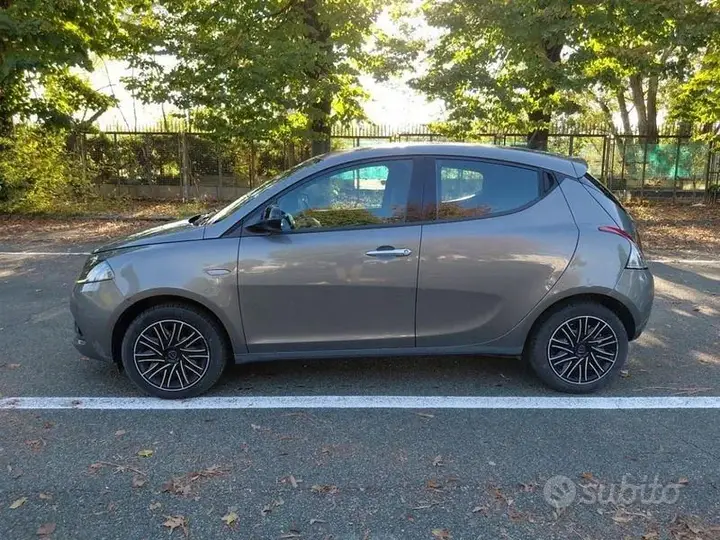Lancia Ypsilon 2023 photo 2