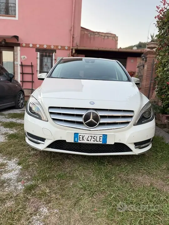 Mercedes-Benz B-Class 2012 photo 2