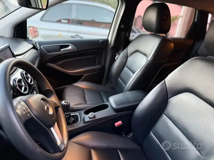 Mercedes-Benz B-Class 2012 photo 3