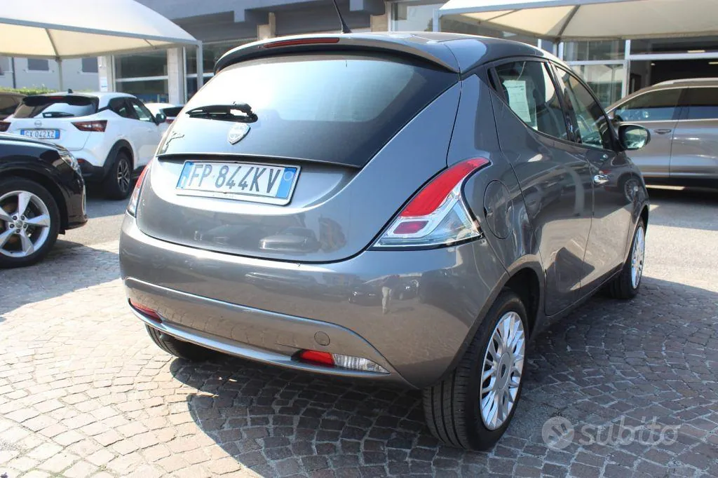 Lancia Ypsilon 2018 photo 2