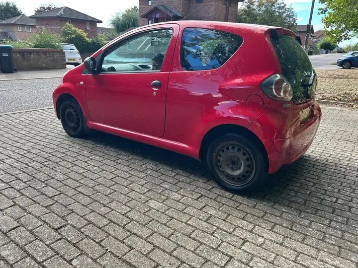 Toyota Aygo 2010 photo 3
